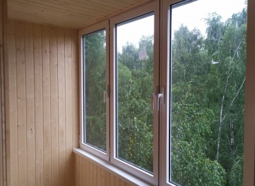 отделка балкона деревянной вагонкой 3м - фото - 2